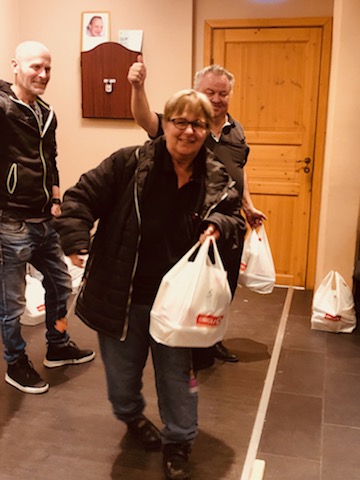 Lotta och Tompa, mixed-paret förenat igen, får sina prispåsar, skiljs på nytt